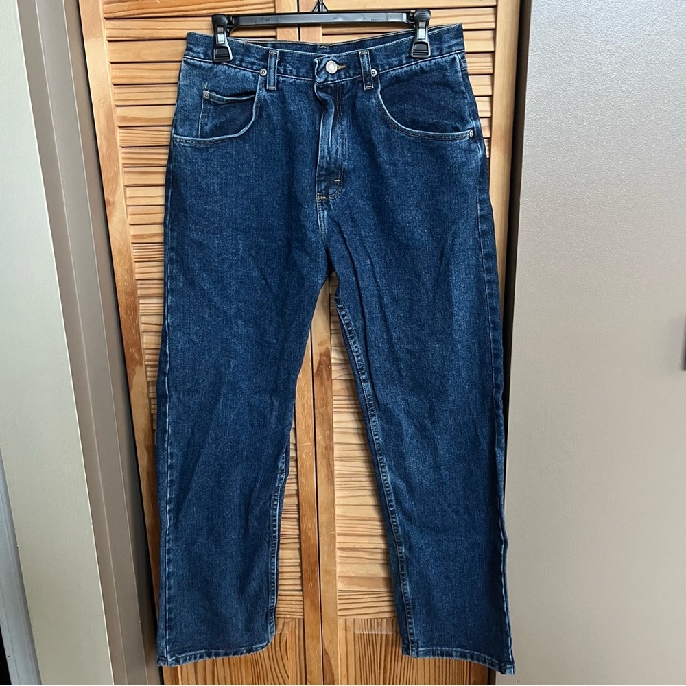 Vintage Y2K Wrangler men's loose fit straight leg med wash Jeans 32 x 30